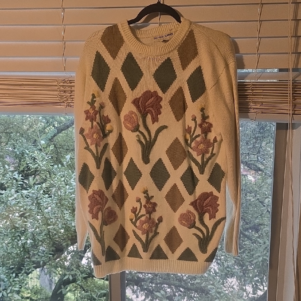 Alfred Dunner Cream and Tan Sweater
